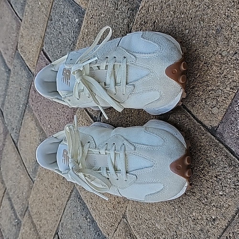 New Balance 327 Women's Sneakers White